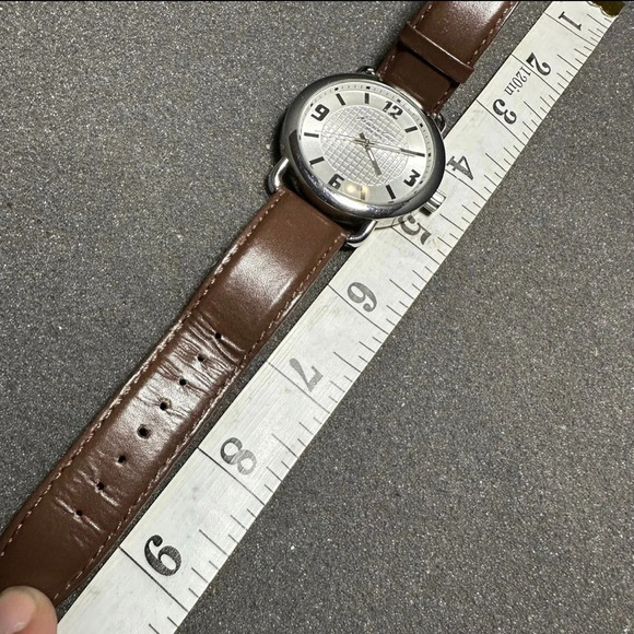 Kenneth Cole New York Quartz Mens Watch Silver tone Dial Brown Strap Working - Picture 7 of 8